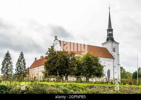 Festival dans des tentes de glamping au château de Brahetrolleborg Skov et Landbrug près de Faaborg-Midtfyn, Danemark. Le public a été invité par trois grandes sociétés danoises. Le public n'a pas eu accès aux trois événements fermés de septembre 2021. Banque D'Images