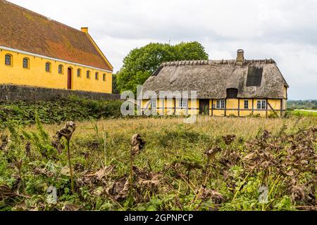 Festival dans des tentes de glamping au château de Brahetrolleborg Skov et Landbrug près de Faaborg-Midtfyn, Danemark. Le public a été invité par trois grandes sociétés danoises. Le public n'a pas eu accès aux trois événements fermés de septembre 2021. Banque D'Images