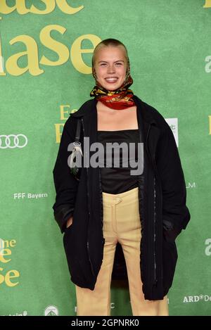 Cologne, Allemagne. 28 septembre 2021. L'actrice Emilia Nöth vient à la première de film du BEST-seller adaptation de film "c'est juste une phase, lapin" dans le Filmpalast Cineplex crédit: Horst Galuschka/dpa/Horst Galuschka dpa/Alamy Live News Banque D'Images