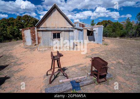 Cottage en fer ondulé restauré, Ravenswood, Queensland du Nord, Australie Banque D'Images