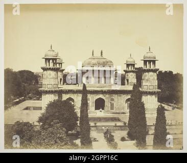 La tombe d'Itimad-ud-Daulah, c. 1858/62. [Mausolée de marbre de Mirza Ghiyas Beg, Agra, Uttar Pradesh, Inde]. Imprimé albumine. Banque D'Images