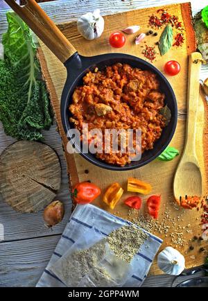 délicieux ragoût bien assaisonné dans la cuisine Banque D'Images
