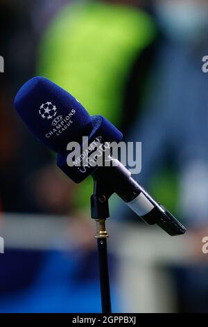 Gewiss Stadium, Bergame, Italie, 29 septembre 2021, Un microphone de l'UEFA Champions League appartenant au diffuseur Mediaset Infinity pendant Atalanta B. Banque D'Images