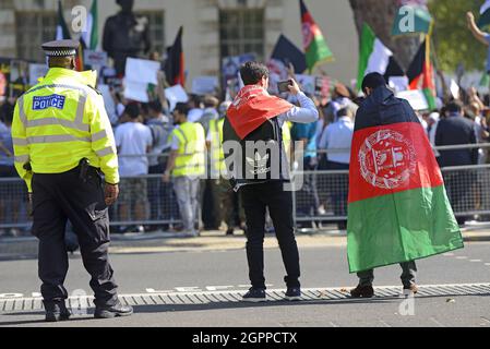 Londres, Angleterre, Royaume-Uni. La police métropolitaine offre son service lors d'une manifestation à Whitehall, en 2021 Banque D'Images