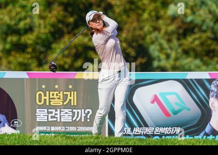 Pocheon, Gyeonggi, Corée du Sud. 30 septembre 2021. 30 sept 2021-Pocheon, Corée du Sud-Lee min Ji d'Australie action sur le 4ème vert lors d'un CHAMPIONNAT du GROUPE FINANCIER KLPGA HANA à Adonis CC à Pocheon, Corée du Sud. (Credit image: © JJ-Joung via ZUMA Press Wire) Banque D'Images