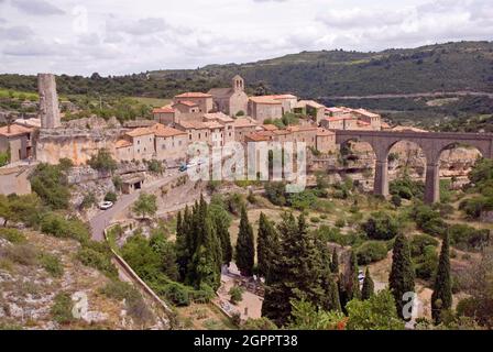 Languedoc en France : le village et le pont de Minerve Banque D'Images