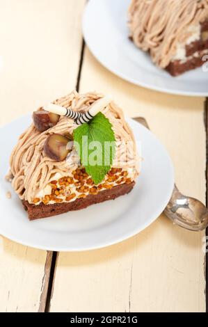 Boulangerie Patisserie Gateau Creme De Marrons Dessert Plus De Table En Bois Blanc Rustique Photo Stock Alamy