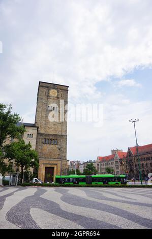 POZNAN, POLOGNE - 30 mai 2018 : une verticale de la tour du château impérial de Poznan, Pologne Banque D'Images