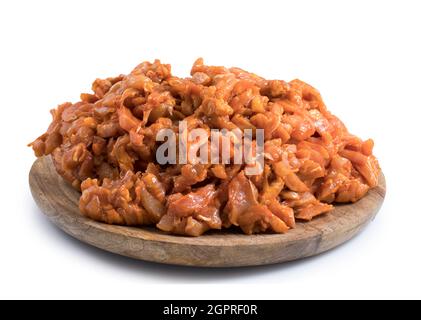 shoarma sur une plaque en bois isolée sur blanc Banque D'Images