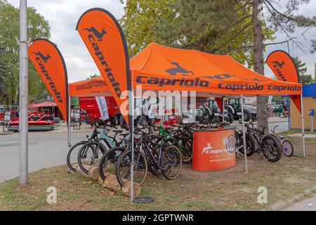 Novi Sad, Serbie - 21 septembre 2021 : stand de bicyclettes Capriolo au salon agricole Expo. Banque D'Images