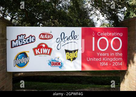 SC Johnson, site de fabrication et de commercialisation à Frimley, Surrey, Royaume-Uni, une entreprise qui fabrique des produits ménagers et industriels de nettoyage et d'hygiène. Banque D'Images