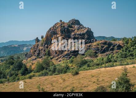 Pierre de San Zanobi - Sasso di San Zanobi - formation rocheuse d'ophiolites dans la municipalité de Firenzuola, Toscane, Italie Banque D'Images