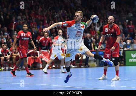 Kassel, Allemagne. 30 septembre 2021. Handball: Bundesliga, MT Melsungen - SC Magdeburg, Matchday 6 à Rothenbach-Halle. Omar Ingi Magnusson de Magdeburg se lance au but. Credit: Swen Pförtner/dpa/Alay Live News Banque D'Images