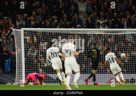 Londres, Royaume-Uni. 30 septembre 2021 ; Stade Tottenham Hotspur. Tottenham, Londres, Angleterre; UEFA Conference League football, Tottenham v NS Mura: Giovani Lo Celso de Tottenham Hotspur a obtenu un score de 2-0 à la 8e minute crédit: Action plus Sports Images/Alay Live News Banque D'Images