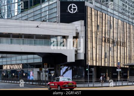 Hong Kong, Chine. 30 septembre 2021. La marque italienne de mode Emporio Armani et Giorgio Armani magasins vus à Hong Kong. (Photo de Budrul Chukrut/SOPA Images/Sipa USA) crédit: SIPA USA/Alay Live News Banque D'Images