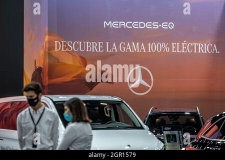 Barcelone, Espagne. 30 septembre 2021. Le stand du constructeur automobile Mercedes vu au salon de l'automobile Barcelona 2021.après deux ans de suspension en raison de la pandémie Covid-19, le concours automobile Barcelona 2021 ouvre ses portes du 2 au 10 octobre au lieu Fira de Barcelona Montjüic. (Photo par Paco Freire/SOPA Images/Sipa USA) crédit: SIPA USA/Alay Live News Banque D'Images