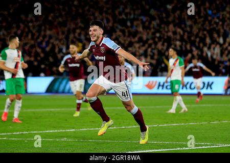 Londres, Royaume-Uni. 30 septembre 2021. Declan Rice de West Ham United fête ses célébrations après avoir obtenu le premier but de ses équipes. Match de l'UEFA Europa League, groupe H, West Ham Utd v Rapid Wien au stade de Londres, parc olympique Queen Elizabeth à Londres, le jeudi 30 septembre 2021. Cette image ne peut être utilisée qu'à des fins éditoriales. Utilisation éditoriale uniquement, licence requise pour une utilisation commerciale. Aucune utilisation dans les Paris, les jeux ou les publications d'un seul club/ligue/joueur. photo par Steffan Bowen/Andrew Orchard sports photographie/Alay Live news crédit: Andrew Orchard sports photographie/Alay Live News Banque D'Images