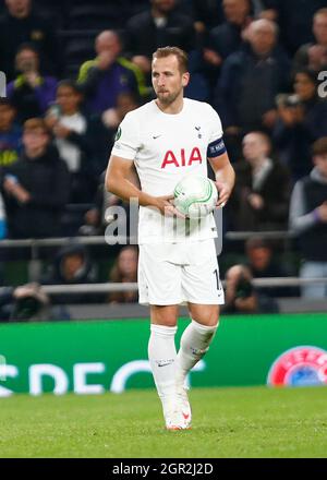 Londres, Royaume-Uni. 30 septembre 2021. Londres, Angleterre - SEPTEMBRE 30:Harry Kane de Tottenham Hotspur avec chapeau trick ball pendant Europa Conference League Group G entre Tottenham Hotspur et Nogomegna sola Mura au stade Tottenham Hotspur, Londres, Angleterre le 26 août 2021 crédit: Action Foto Sport/Alay Live News Banque D'Images