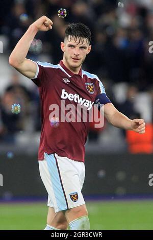 Londres, Royaume-Uni. 30 septembre 2021. Declan Rice de West Ham United fête la victoire de ses équipes après le match. Match de l'UEFA Europa League, groupe H, West Ham Utd v Rapid Wien au stade de Londres, parc olympique Queen Elizabeth à Londres, le jeudi 30 septembre 2021. Cette image ne peut être utilisée qu'à des fins éditoriales. Utilisation éditoriale uniquement, licence requise pour une utilisation commerciale. Aucune utilisation dans les Paris, les jeux ou les publications d'un seul club/ligue/joueur. photo par Steffan Bowen/Andrew Orchard sports photographie/Alay Live news crédit: Andrew Orchard sports photographie/Alay Live News Banque D'Images