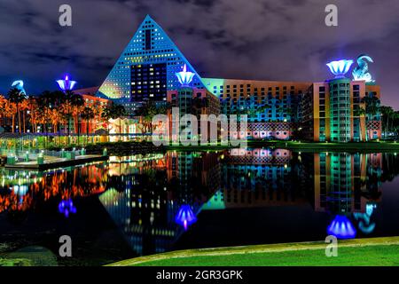 Walt Disney World Dolphin Resort la nuit Banque D'Images