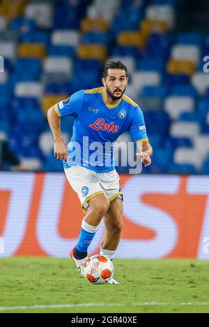 Konstantinos Manolas, le défenseur grec de SSC Napoli, contrôle le ballon lors de la première journée de l'UEFA Europa League trois matchs de football du Groupe C entre SSC Napoli et Spartak Mosca au stade Diego Armando Maradona à Naples, dans le sud de l'Italie, le 30 septembre 2021. Banque D'Images