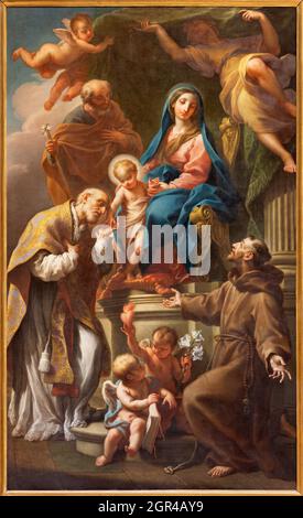 ROME, ITALIE - 31 AOÛT 2021 : la peinture de la Sainte famille avec Saint François d'Assise et Augustin dans l'église Santa Maria à Monticelli Banque D'Images