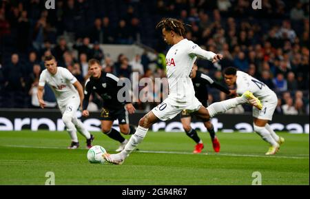 Londres, Royaume-Uni. 30 septembre 2021. Londres, Angleterre - SEPTEMBRE 30: Le DELE Alli de Tottenham Hotspur a obtenu des scores de pénalité au cours de l'Europa Conference League Group G entre Tottenham Hotspur et Nogomegna sola Mura au stade Tottenham Hotspur, Londres, Angleterre le 30 août 2021 crédit: Action Foto Sport/Alay Live News Banque D'Images