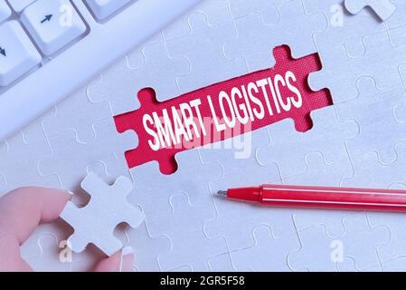 Écriture affichant le texte Smart Logistics. Idée d'entreprise intégration de la technologie intelligente dans le système logistique construire une scie à métaux blanche non finie Banque D'Images