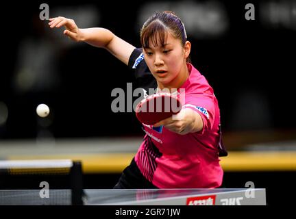 Doha, Qatar. 30 septembre 2021. Nagasaki Miyu, du Japon, est en compétition contre Lee Sion, de la Corée du Sud, lors de la finale de l'équipe féminine aux Championnats d'Asie ITTF-ATTU de Doha en 2021, à Doha, au Qatar, le 30 septembre 2021. Credit: Nikku/Xinhua/Alay Live News Banque D'Images