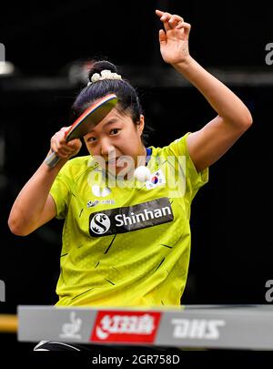 Doha, Qatar. 30 septembre 2021. Shin Yubin, de Corée du Sud, est en compétition contre Ando Minami, du Japon, lors de la finale de l'équipe féminine aux Championnats d'Asie ITTF-ATTU de Doha en 2021, à Doha, au Qatar, le 30 septembre 2021. Credit: Nikku/Xinhua/Alay Live News Banque D'Images