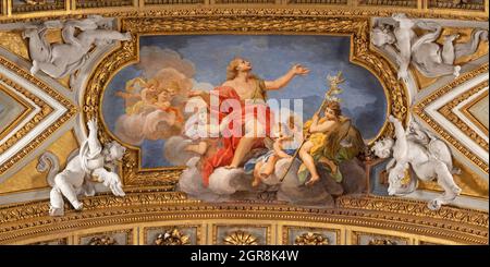 ROME, ITALIE - 1er SEPTEMBRE 2021 : le plafond baroque fresque de l'apothéose de St. Jean-Baptiste dans l'église Chiesa di Santa Maria à Campitelli. Banque D'Images