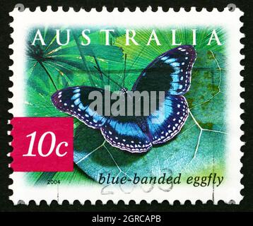 AUSTRALIE - VERS 2004 : un timbre imprimé en Australie montre l'Eggfly à bandes bleues, Hypolimnas Alimena, Butterfly, vers 2004 Banque D'Images