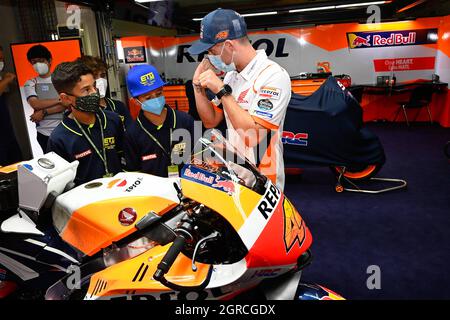 Austin, États-Unis. 30 septembre 2021. Conférence de presse pour le Grand Prix des Amériques de MotoGP Red Bull au circuit of the Americas Blvd, Austin, Texas, septembre 30, 2021 en photo: FIM MiniGP North America Series TOP Three Kensei Matsudaira, Jesse James Shedden et Jayden Fernandez avec Pol Espargaro Rueda de prensa del Gran Premio Red Bull Grand Prix de las Americas en el Circuito de las Americas Blvd, Austin, Texas, 30 de Septiembre de 2021 POOL/ MotoGP.com/Cordon les images de presse seront à usage éditorial exclusif. Crédit obligatoire: © motogp.com crédit: CORMON PRESSE/Alay Live News Banque D'Images