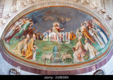 ROME, ITALIE - 2 SEPTEMBRE 2021 : la fresque de Jésus parmi les saints dans l'abside principale de l'église Basilica di Santa Sabina par Taddeo Zuccari (1560). Banque D'Images