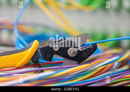 Pince à dénuder pour câbles à fibres optiques Banque D'Images