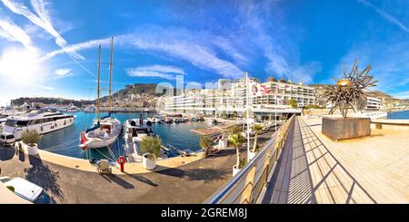 Monte Carlo, Monaco, janvier 15 2019 : vue panoramique sur le port du yacht Club de Monaco. Club fondé en 1953 par le Prince Rainier est l'un des plus respectueux yac Banque D'Images