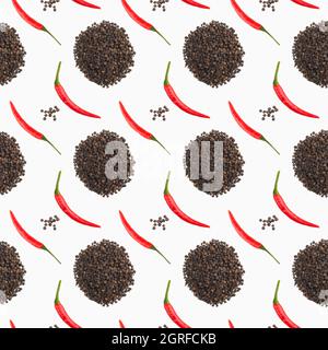Motif épicé sans couture avec des gousses de piment rouge, des tas de poivre noir sur fond blanc. Format d'image 1:1. Concept de saine alimentation Banque D'Images