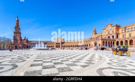 Place d'Espagne (Plaza de Espana) à Séville en Espagne. Vue panoramique Banque D'Images