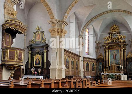 France, haute Saone, Amance, église Saint-Laurent du XVIIIe siècle, retable, chaire Banque D'Images