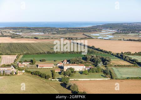 France, Vendée, Jard sur Mer, abbaye du lieu Dieu (vue aérienne) Banque D'Images