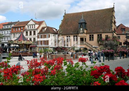 France, Bas Rhin, Molsheim, place de l Hôtel de ville, le Metzig construit vers 1600 par la corporation des bouchers Banque D'Images