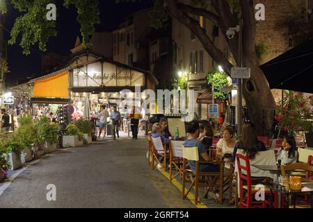 France, Alpes Maritimes, Antibes, vieille ville, marché couvert à Massena, Le Marche provencal Banque D'Images