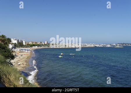 France, Alpes-Maritimes, Antibes, Golfe Juan et en arrière-plan Juan les Pins Banque D'Images