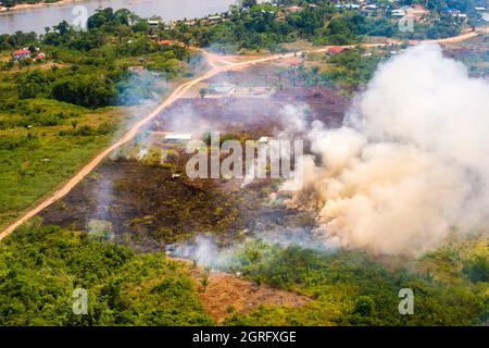 France, Guyane française, vue aérienne du village de Maripasoula (vue aérienne) Banque D'Images