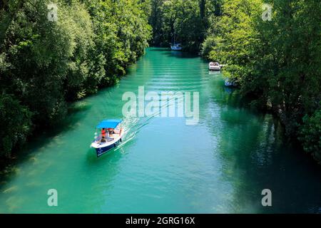 France, Savoie, entre Conjux et Chindrieux, canal de Savières, location de bateau Banque D'Images
