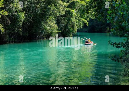 France, Savoie, entre Conjux et Chindrieux, canal de Savieres, kayak Banque D'Images