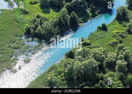 France, Savoie, Conjux, canal de Savières arrivant sur le lac de Bourget (vue aérienne) Banque D'Images