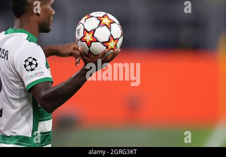 Dortmund, Allemagne. 28 septembre 2021. Firo: 28.09.2021, Fuvuball, Ligue des champions de l'UEFA, CL, CHL, saison 2021/2022, scène de groupe, BVB, Borussia Dortmund - Sporting Lisbonne, Lisboa match ball, général, déposants, image de symbole, Plain-in, Adidas Credit: dpa/Alay Live News Banque D'Images