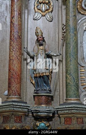 Saint Blaise, statue sur l'autel de Saint-Antoine de Padoue dans l'église franciscaine de Saint-Pierre à Cernik, Croatie Banque D'Images