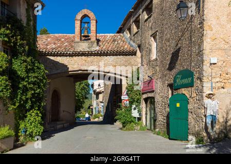 La France, Var, Tourtour, village dans le ciel, appelée Les Plus Beaux Villages de France ( Les Plus Beaux Villages de France) Banque D'Images